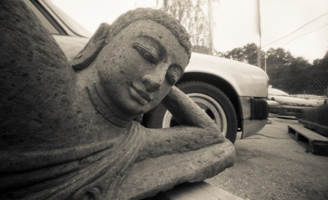 BUDDHA & PORSCHE, Camera obscura 6x9 Negativ